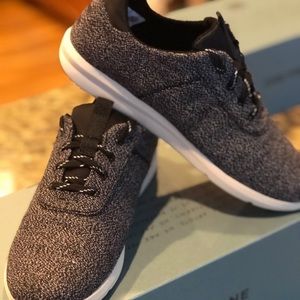 Brand New In Box Toms Carrillo sneakers size 9